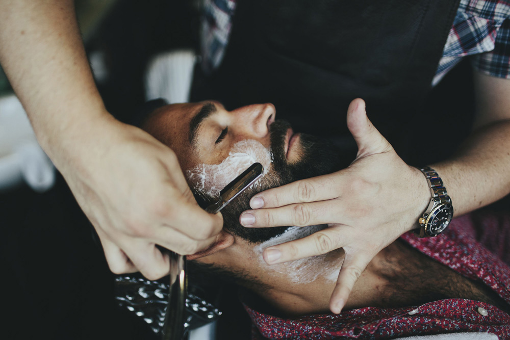 Grooming Tips – 9 steps for the perfect hot towel shave